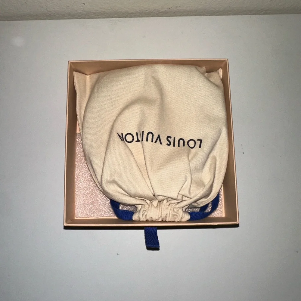 Authentic Louis Vuitton belt - Picture 5 of 12